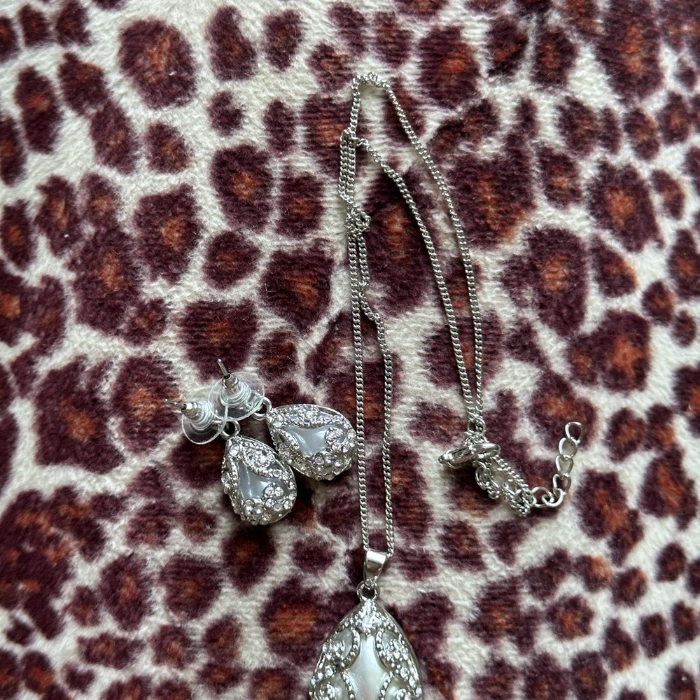 Earrings and necklace set